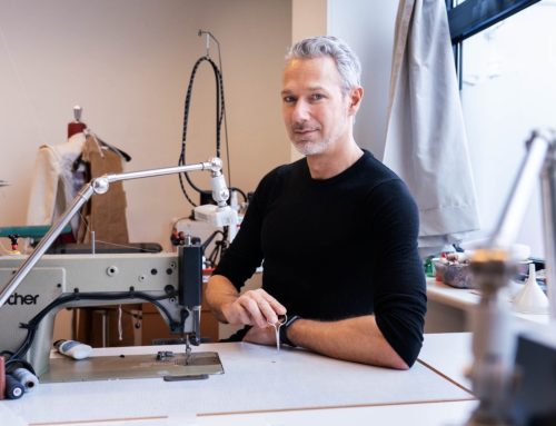 Tycho Boeker: een kunstenaar in theaterkleding